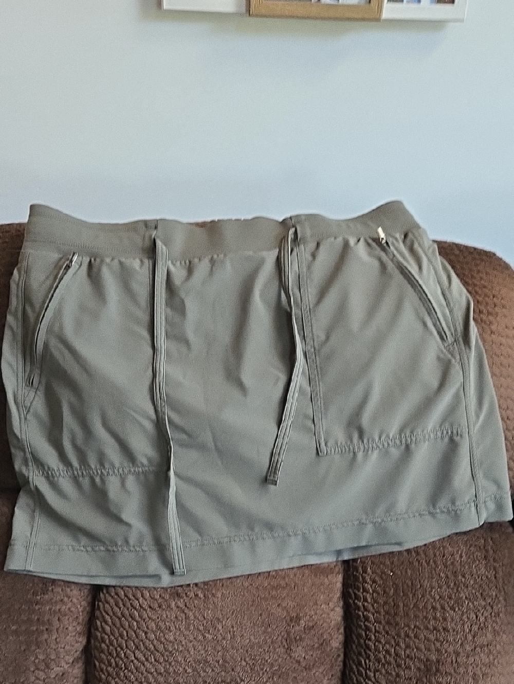 Athleta Chelsea Cargo Skort in Olive